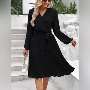 Pre-Owned Black SHEIN Mid-Length Long Sleeved Wrap V-Neck Pleated Dress